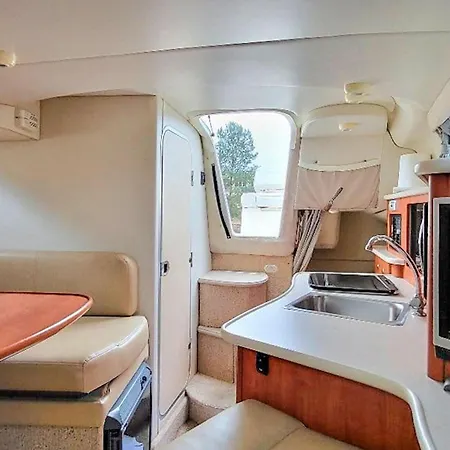 Cozy Ship In 船屋 4*