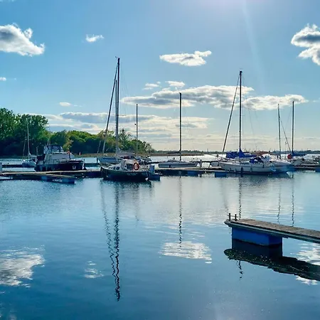 1 Bedroom Pet Friendly Ship In 4*