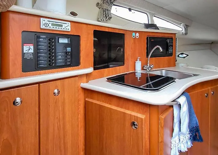 Hotel en barco Cozy Ship In 4*